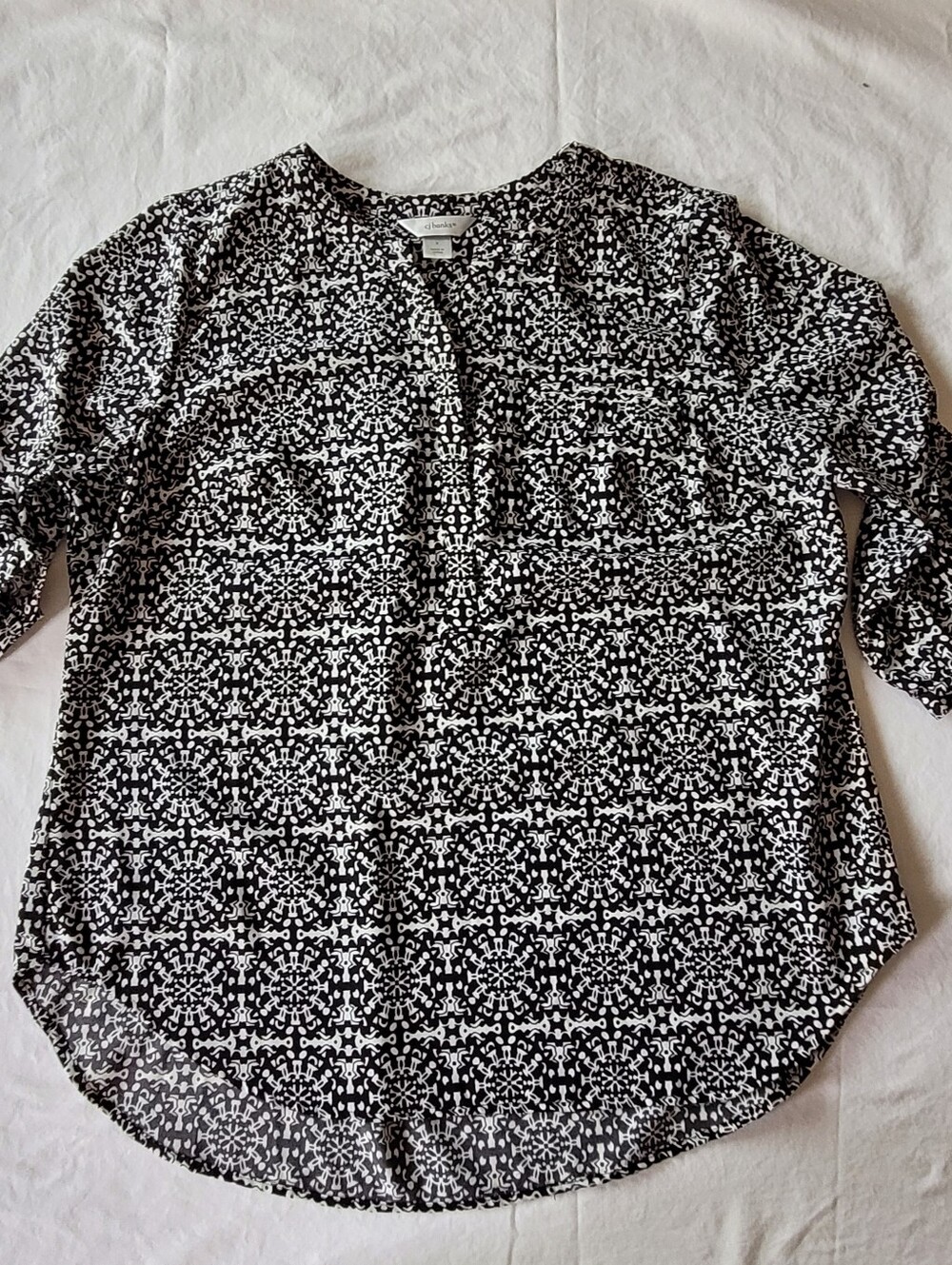 CJ Banks Black and White Geometric Print Blouse Size X